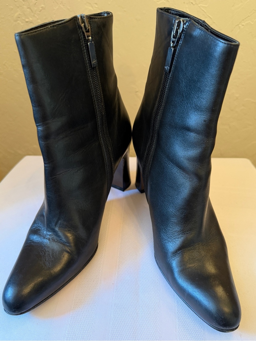 Ann Taylor Black Leather Ankle Boots - Dani Style - Size 8M